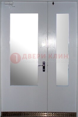 Белая  тамбурная дверь со стеклянными вставками ДТМ-18 в Нижнем Новгороде
