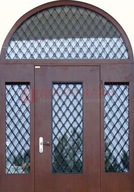 Крепкая стальная арочная дверь со стеклом и ковкой ДА-21 в Кирове
