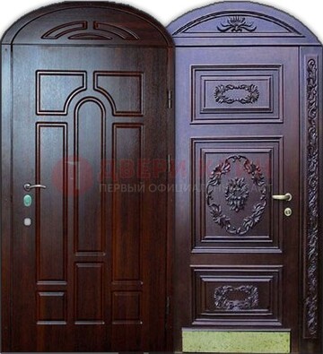Стильная железная арочная дверь с декоративным элементом ДА-24 в Перми