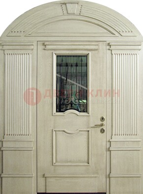 Белая входная дверь массив со стеклом и ковкой ДА-49 в Нижнем Новгороде