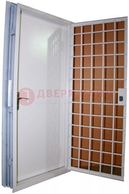 Белая стальная бронированная дверь с нитроэмалью ДБ-7 в Пушкино