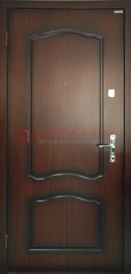 Коричневая стальная дверь с МДФ ДМ-138 для квартиры в Нижнем Новгороде
