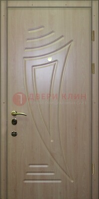 Светлая железная дверь с МДФ ДМ-153 в Нижнем Новгороде