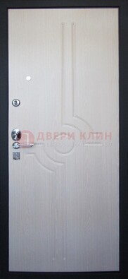 Белая металлическая дверь с МДФ ДМ-172 в квартиру в Нижнем Новгороде