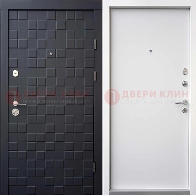Темная входная дверь с белой МДФ внутри ДМ-222 в Нижнем Новгороде
