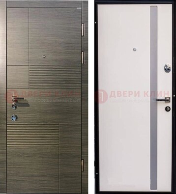 Стальная белая дверь c МДФ с молдингами ДМ-266 в Нижнем Новгороде