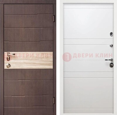 Коричневая стальная дверь с филенчатой МДФ в Белом цвете ДМ-306 в Нижнем Новгороде