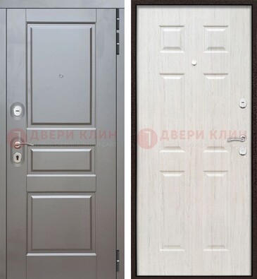 Светлая металлическая дверь с двумя МДФ панелями ДМ-458 в Волжском