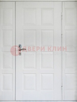 Белая входная дверь для коттеджа с МДФ ДМ-536 в Нижнем Новгороде