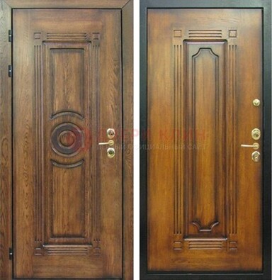 Коричневая металлическая дверь с массивом дуба с рисунком ДМД-10 в Саратове