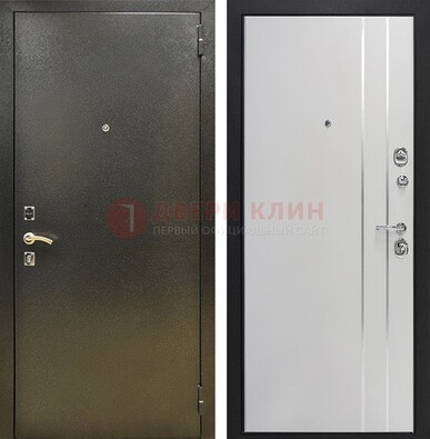 Железная темная дверь с порошковым покрытием и белая МДФ с молдингами  ДП-296 в Нижнем Новгороде
