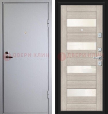 Белая железная дверь с порошковым напылением и стеклом ДП-308 в Нижнем Новгороде