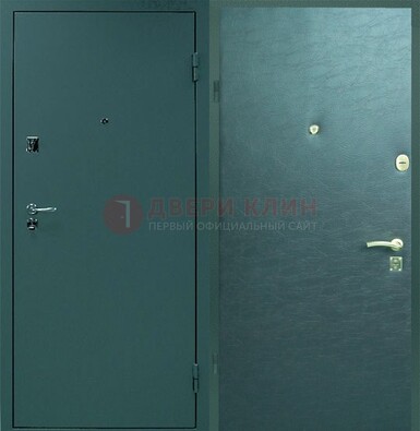 Зеленая стальная дверь с порошковым покрытием ДП-93 в Чебоксарах