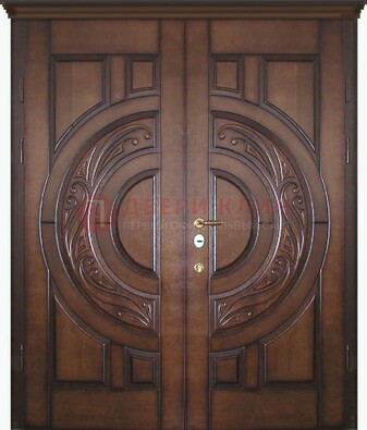 Утепленная коричневая стальная парадная дверь ДПР-51 в Сургуте