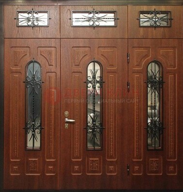 Парадная дверь с металлическими вставками и ковкой ДПР-72 в дом в Старой Купавне