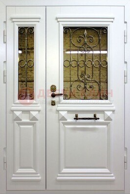 Белая парадная металлическая дверь со стеклом и ковкой ДПР-83 в Курске