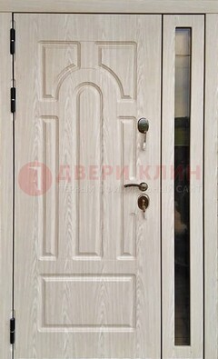 Белая металлическая дверь со стеклом ДС-68 в Нижнем Новгороде