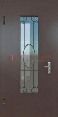 Коричневая наружная железная дверь со стеклом и ковкой ДСК-100 в Луге