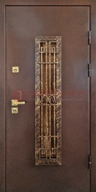 Металлическая дверь с порошковым напылением со стеклом и ковкой ДСК-110 в Нижнем Новгороде