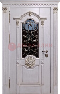 Белая входная дверь массив дуба со стеклом и ковкой для дома ДСК-176 в Павловском Посаде