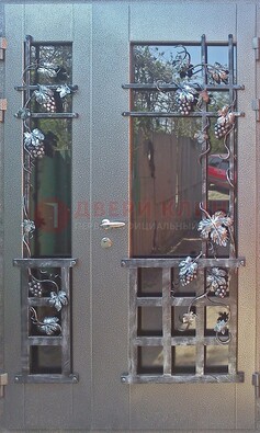 Распашная уличная дверь Порошок со стеклом и ковкой ДСК-221 в Нижнем Новгороде