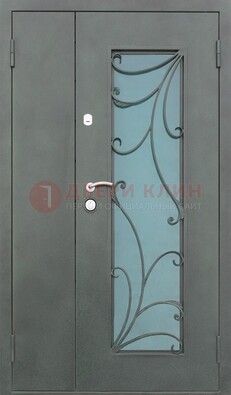 Двухстворчатая железная дверь со стеклом и ковкой ДСК-40 в Рязани