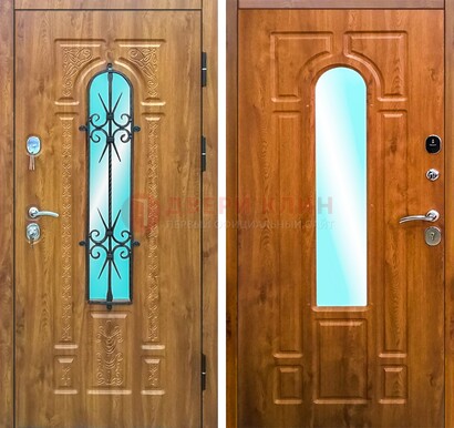 Входная дверь со стеклом и ковкой ДСК-54 для частного дома в Казани