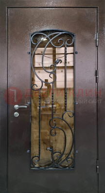 Металлическая дверь со стеклом и ковкой ДСК-95 для магазина в Перми