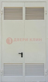 Белая металлическая техническая дверь с вентиляционной решеткой ДТ-6 в Волгограде