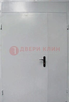 Белая металлическая тамбурная дверь ДТМ-5 в Яхроме