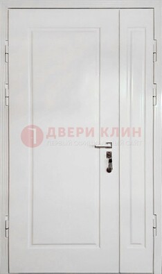 Полуторная металлическая дверь с МДФ в белом цвете ПЛ-24 в Нижнем Новгороде