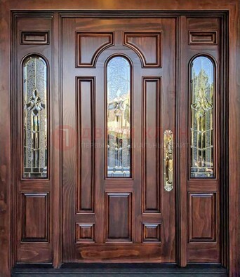 Железная классическая дверь с массивом дуба и витражом ВЖ-18 в Нижнем Новгороде